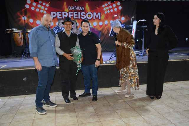 Ilha Solteira homenageia papais em jantar especial