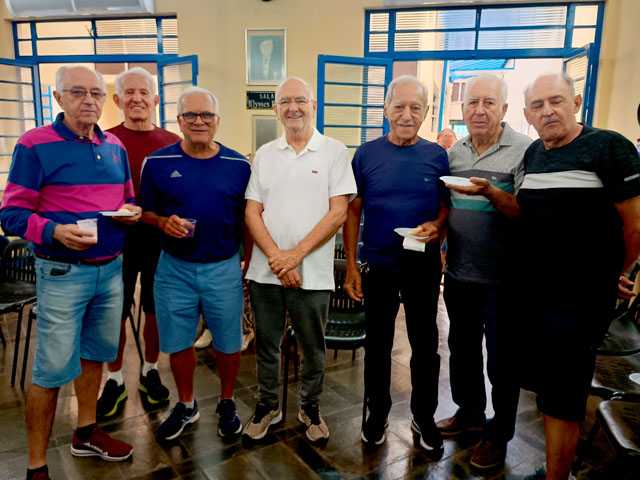 Associados comemoram o Dia do Aposentado, em Rio Claro